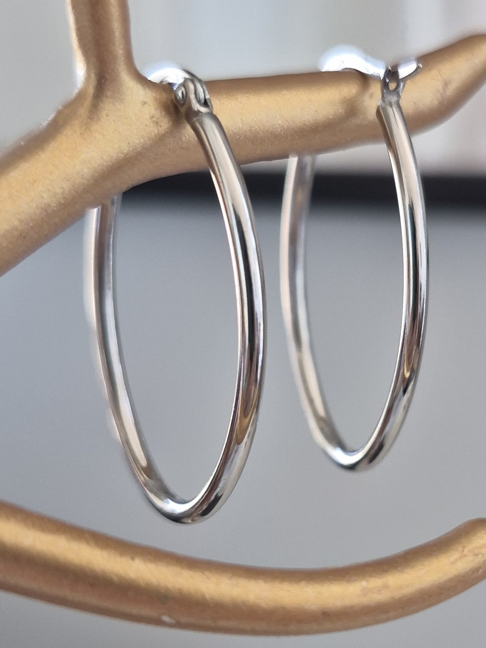 Classic Oval Silver Hoop Earrings - Timeless Women's Jewelry